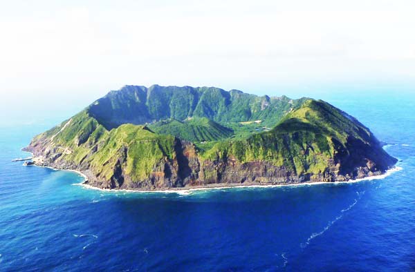 aogashima-island 1