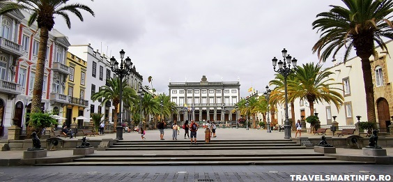 Plaza Santa Ana - vedere dinspre Catedrala