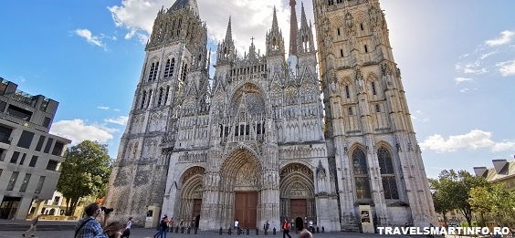 Catedrala Notre Dame Rouen - vedere din piata catedralei